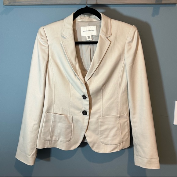Banana Republic Jackets & Blazers - Banana Republic Stretch Petite Beige Double Button Blazer